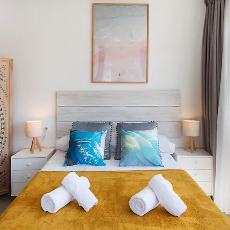 Apartment Bajondillo Beach, Large Loft With Intense Sun Torremolinos