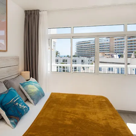 Apartment Bajondillo Beach, Large Loft With Intense Sun