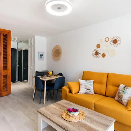 Bajondillo Beach, Large Loft With Intense Sun شقة توريمولينوس
