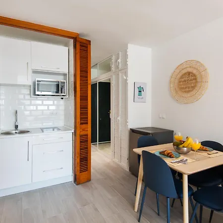 شقة Bajondillo Beach, Large Loft With Intense Sun
