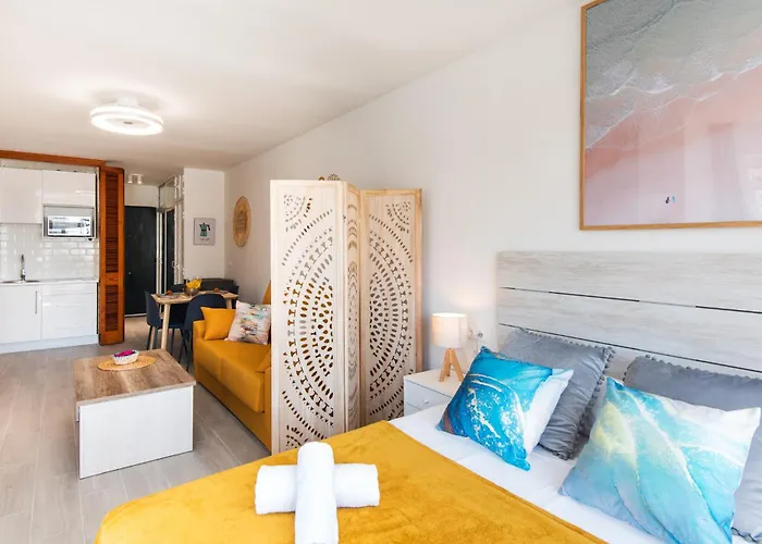 Bajondillo Beach, Large Loft With Intense Sun Apartment *