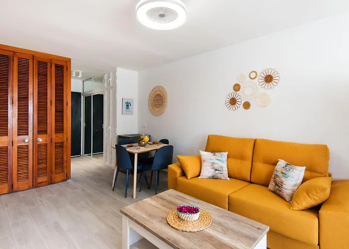 Bajondillo Beach, Large Loft With Intense Sun Apartment Torremolinos