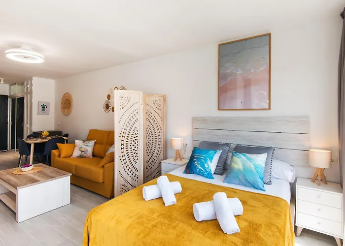 Bajondillo Beach, Large Loft With Intense Sun Apartment *