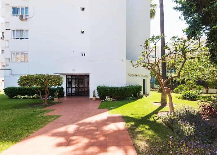 Apartment Bajondillo Beach, Large Loft With Intense Sun