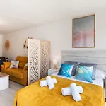 Bajondillo Beach, Large Loft With Intense Sun Апартаменти *
