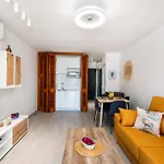 Апартаменти Bajondillo Beach, Large Loft With Intense Sun