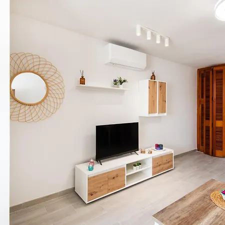 Bajondillo Beach, Large Loft With Intense Sun *