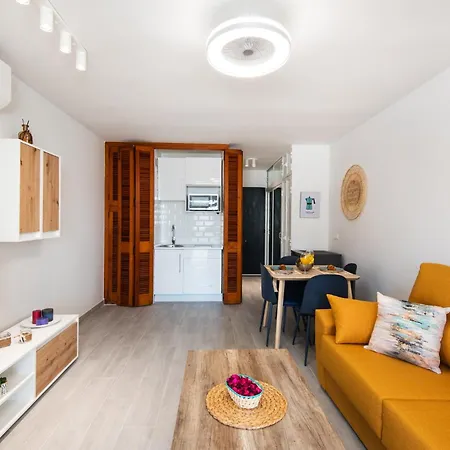 Lejlighed Bajondillo Beach, Large Loft With Intense Sun